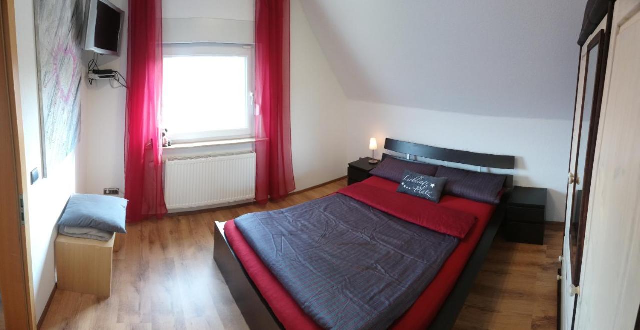 Private Zimmer Bei Der Weser-Ems-Halle Oldenburg Exterior foto